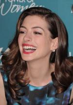 Энн Хэтэуэй: 280x400 / 24 Кб