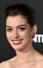 Энн Хэтэуэй: 253x400 / 15 Кб