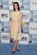 Энн Хэтэуэй: 266x400 / 27 Кб