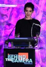 Энн Хэтэуэй: 275x400 / 30 Кб