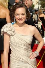 Элизабет Мосс: 1366x2048 / 480 Кб