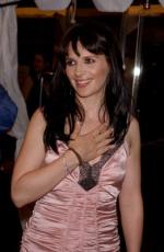 Жюльет Бинош: 261x400 / 23 Кб