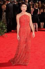 Мора Тирни: 1353x2048 / 602 Кб