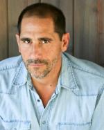 Пол Карафотес: 1639x2048 / 352 Кб