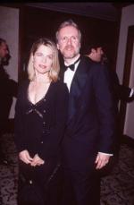 Линда Хэмилтон: 263x400 / 16 Кб