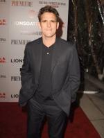 Мэтт Диллон: 302x400 / 24 Кб