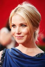 Кристина Эпплгейт: 267x400 / 24 Кб