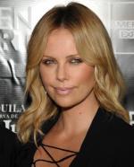 Шарлиз Терон: 323x400 / 28 Кб