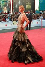 Шарлиз Терон: 271x400 / 33 Кб