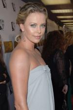 Шарлиз Терон: 267x400 / 20 Кб