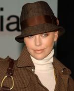 Шарлиз Терон: 326x400 / 26 Кб