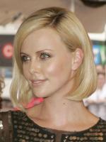 Шарлиз Терон: 301x400 / 24 Кб