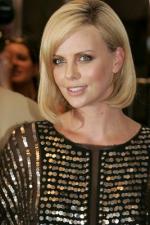 Шарлиз Терон: 267x400 / 32 Кб