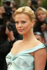 Шарлиз Терон: 267x400 / 22 Кб