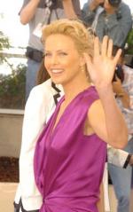 Шарлиз Терон: 252x400 / 23 Кб