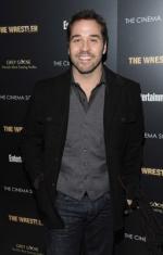 Джереми Пивен: 256x400 / 17 Кб