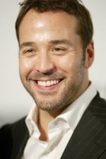 Джереми Пивен: 267x400 / 21 Кб