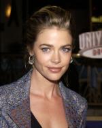 Дениз Ричардс: 320x400 / 27 Кб