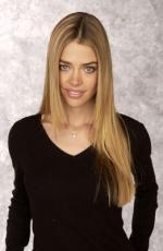 Дениз Ричардс: 261x400 / 20 Кб