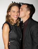 Хилари Суэнк: 309x400 / 25 Кб