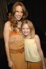 Хилари Суэнк: 272x400 / 24 Кб