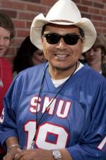 Джордж Лопес: 267x400 / 32 Кб