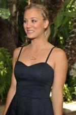 Кейли Куоко: 266x400 / 22 Кб