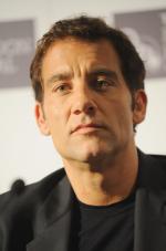 Клайв Оуэн: 1355x2048 / 318 Кб