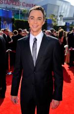 Джим Парсонс: 1334x2048 / 368 Кб