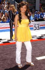 Бренда Сонг: 256x400 / 35 Кб