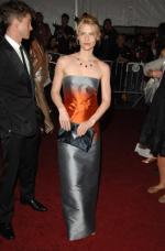 Клэр Дэйнс: 264x400 / 24 Кб