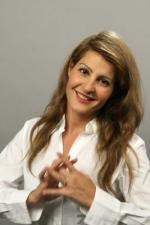 Ниа Вардалос: 267x400 / 19 Кб