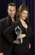 Ниа Вардалос: 254x400 / 19 Кб