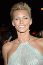 Наташа Хенстридж: 268x400 / 20 Кб