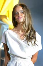 Изабель Лукас: 1365x2048 / 539 Кб