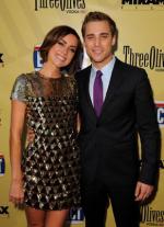 Дастин Миллиган: 291x400 / 30 Кб