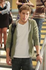 Дастин Миллиган: 1333x2000 / 394 Кб