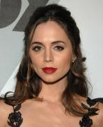 Элиза Душку: 326x400 / 26 Кб