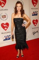 Лора Лейтон: 264x400 / 26 Кб