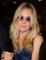 Сиенна Миллер: 305x400 / 26 Кб