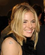 Сиенна Миллер: 331x400 / 23 Кб