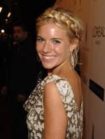 Сиенна Миллер: 304x400 / 24 Кб