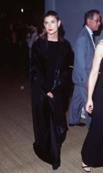 Деми Мур: 468x777 / 59 Кб