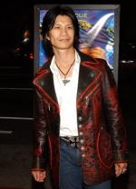 Дастин Нуен: 289x400 / 27 Кб