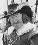 Майкл Гэмбон: 1394x1655 / 283 Кб