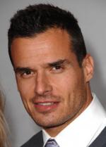 Антонио Сабато: 288x400 / 20 Кб