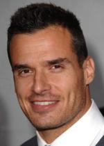 Антонио Сабато: 286x400 / 20 Кб