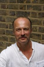 Johnnie Lyne-Pirkis: 1371x2048 / 311 Кб