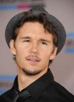 Райан Квантен: 290x400 / 19 Кб