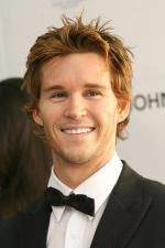 Райан Квантен: 400x600 / 37 Кб